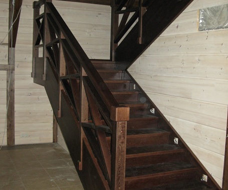 Двухмаршевая лестница из ясеня