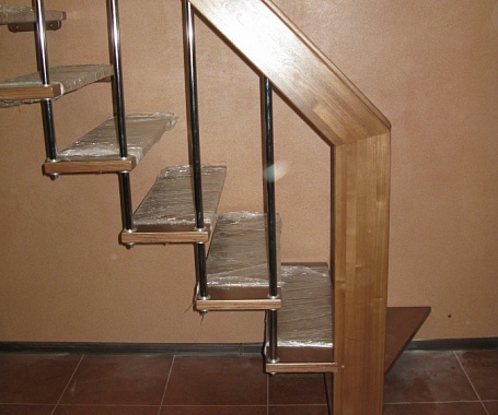 Легкая прямая лестница на второй этаж